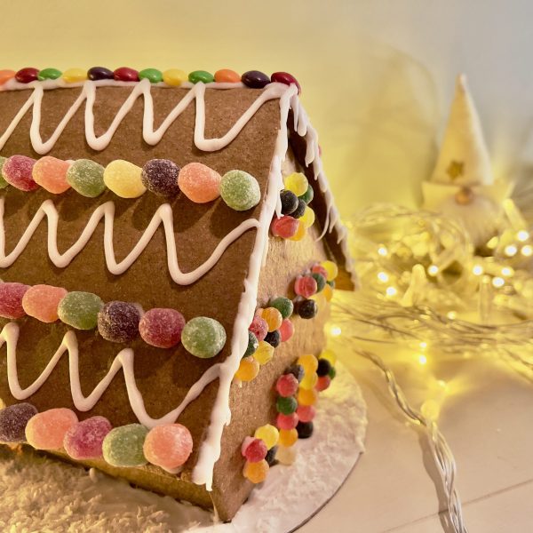 GLUTEN-FREE GINGERBREAD HOUSE KIT (COLOURFUL CHRISTMAS)