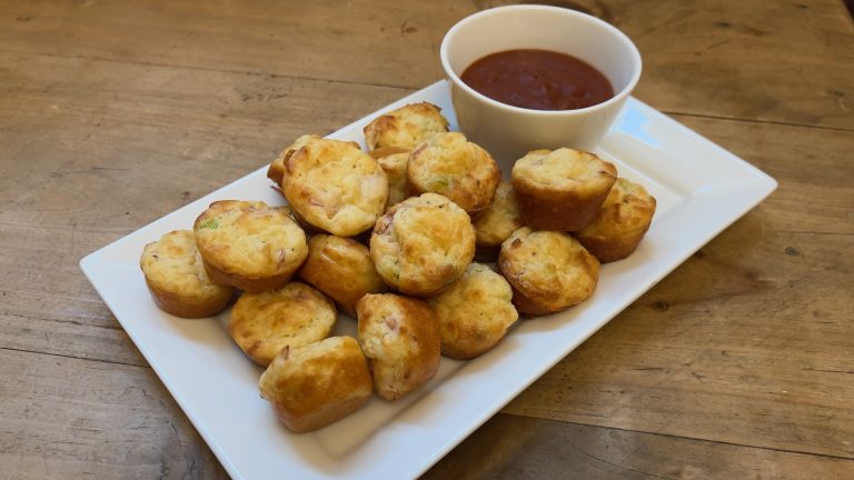Read more about the article RECIPE: GLUTEN-FREE CHEESE & HAM MUFFIN BITES WITH BBQ DIPPING SAUCE