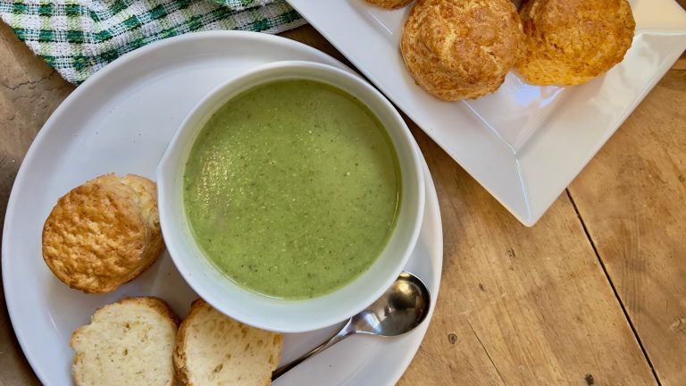 Read more about the article RECIPE: PEA, PESTO & POTATO SOUP WITH GLUTEN-FREE PARMESAN SCONES
