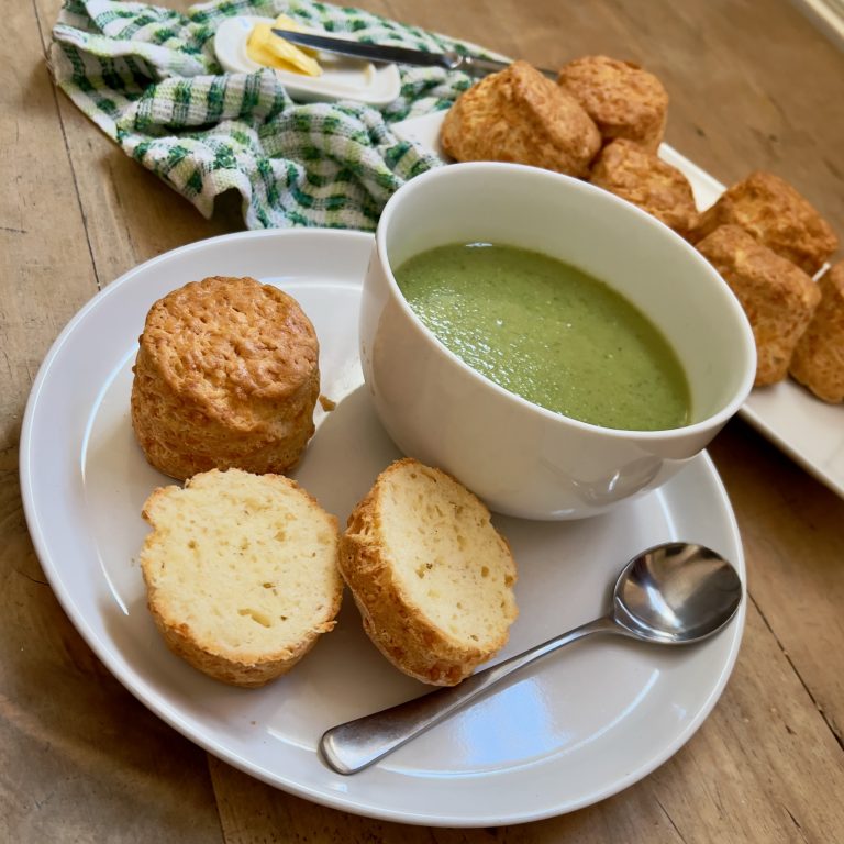Read more about the article RECIPE: PEA, PESTO & POTATO SOUP WITH GLUTEN-FREE PARMESAN SCONES