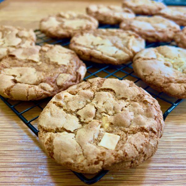 WHITE CHOCOLATE AND GINGER COOKIE BAKING BOX