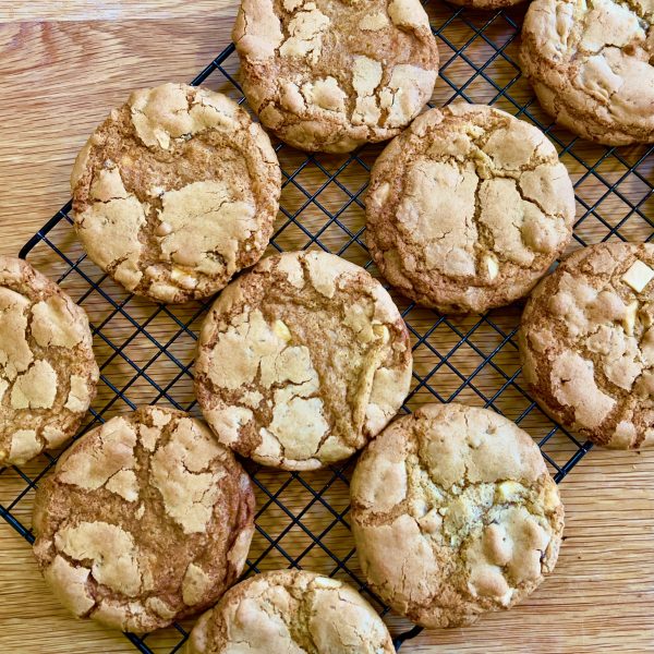 WHITE CHOCOLATE AND GINGER COOKIE BAKING BOX